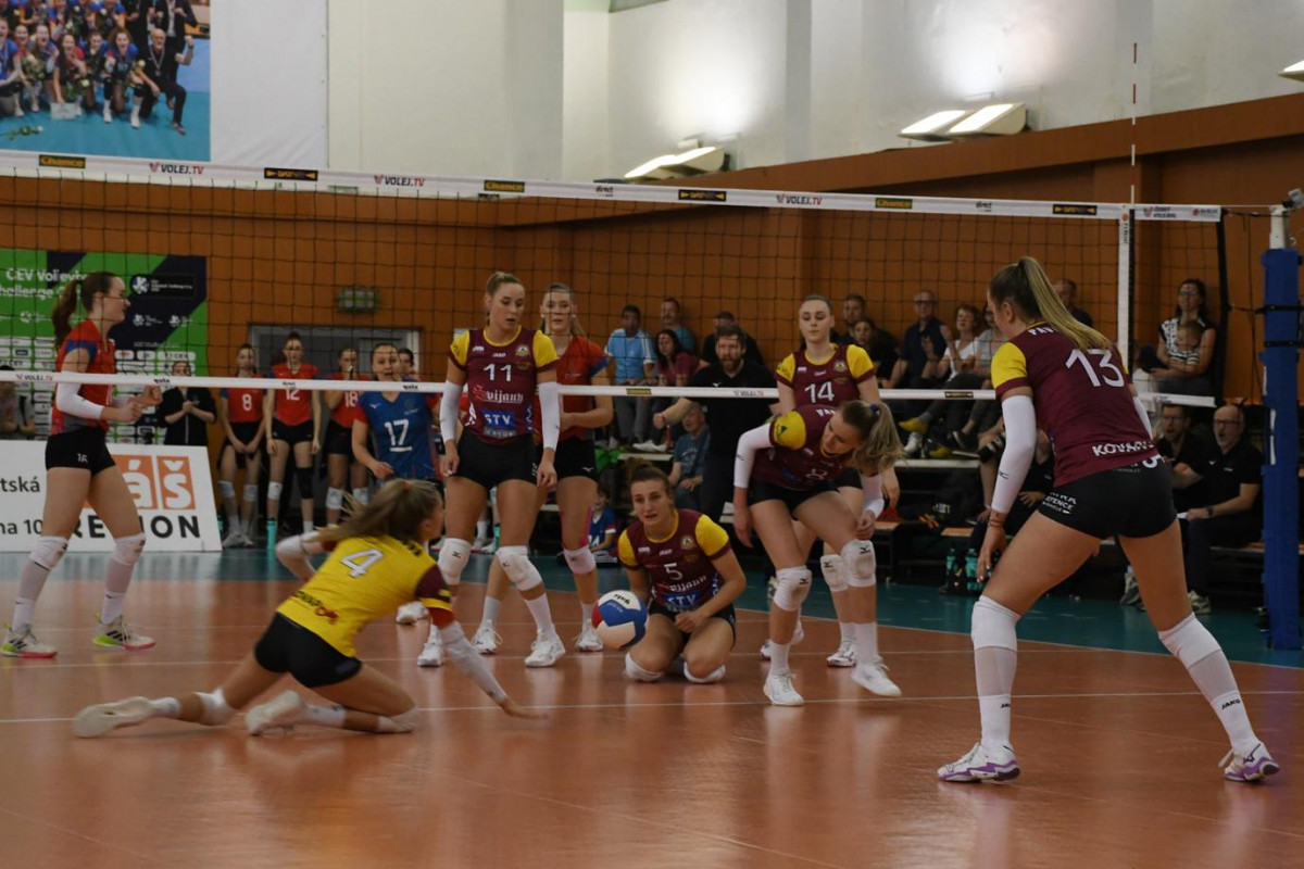 Volejbalistky Olympu srovnaly sérii o třetí místo s Duklou a o bronzu se rozhodne v Liberci Volejbalistky Olympu srovnaly sérii o třetí místo s Duklou a o bronzu se rozhodne v Liberci