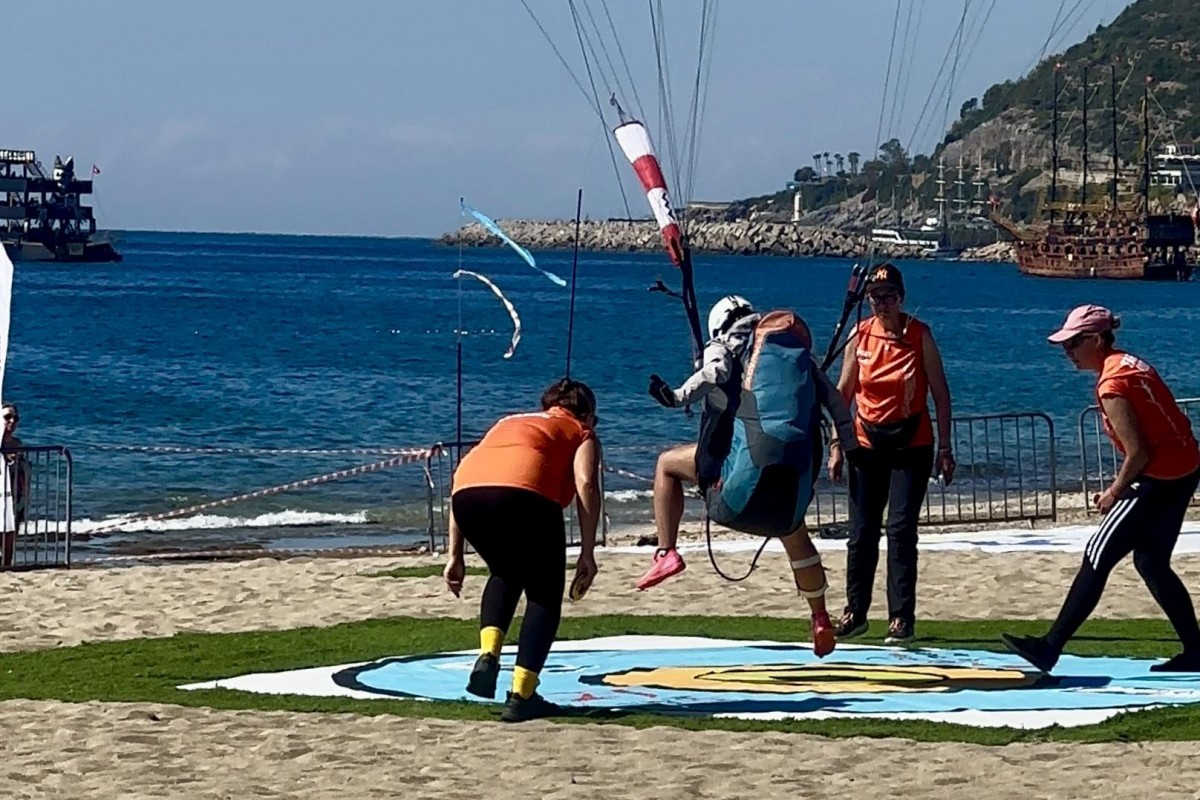 Dvě zlaté z paraglidového MS v přesnosti přistání