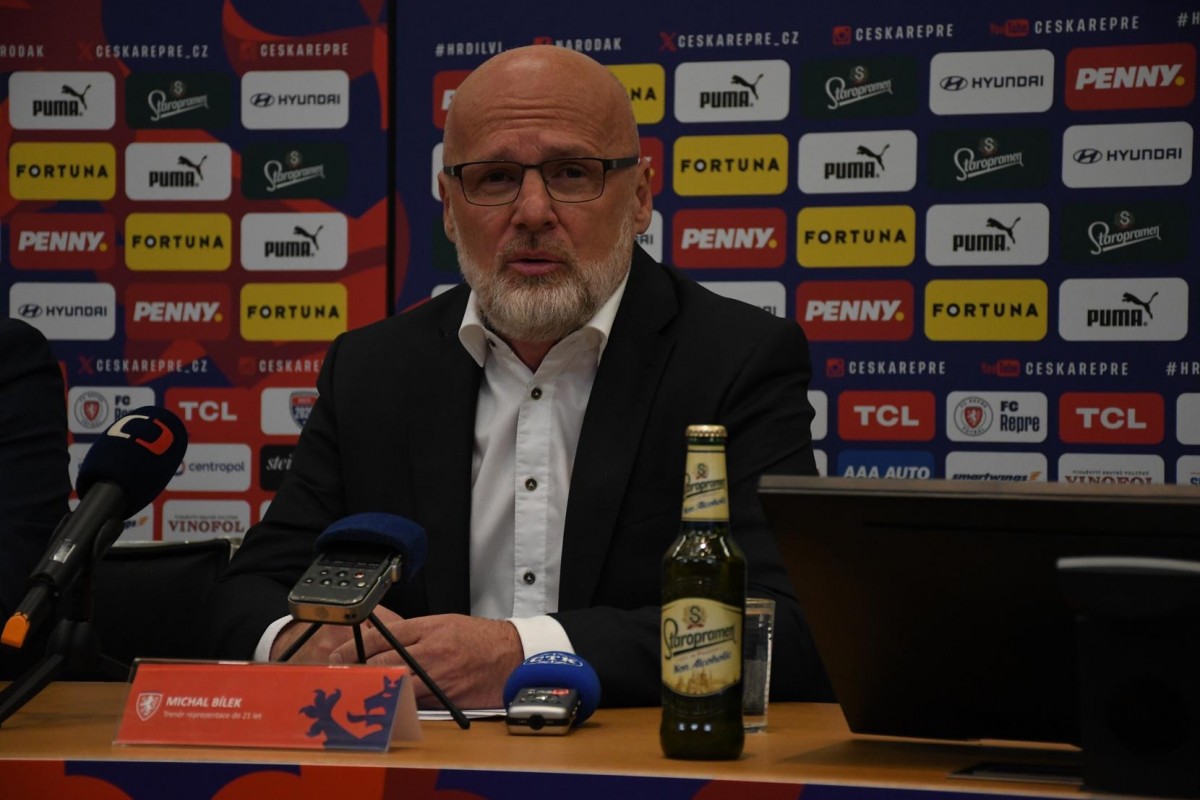 Šedesátiletý Michal Bílek byl představen jako nový trenér české fotbalové reprezentace U21 Šedesátiletý Michal Bílek byl představen jako nový trenér české fotbalové reprezentace U21