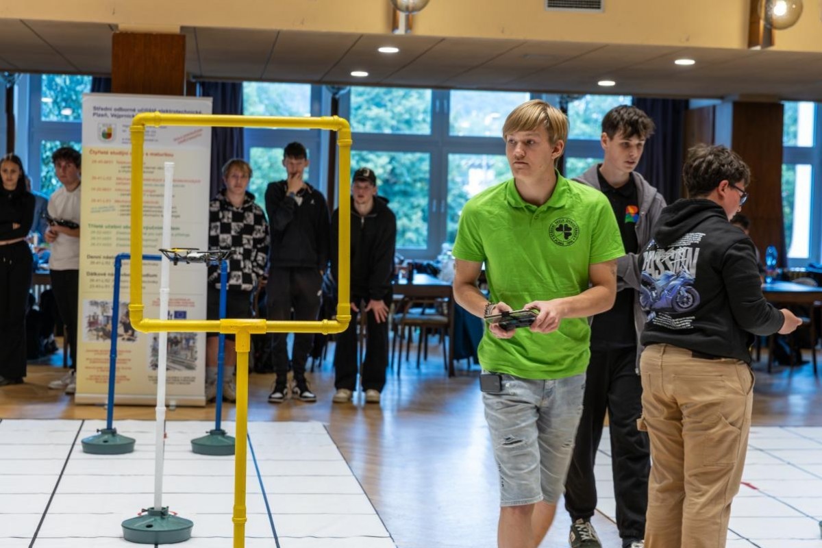 MINIDRON 2025 aneb, když v Klatovech soutěžili s drony žáci středních škol Plzeňského kraje