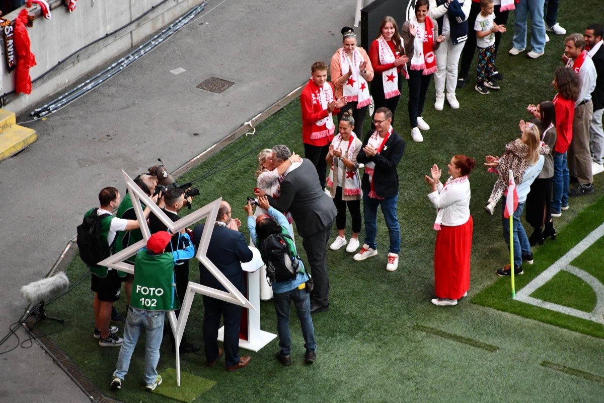 Mít na svatbě 19 tisích svědků i to se může stát v Praze v Edenu, když hraje Slavie