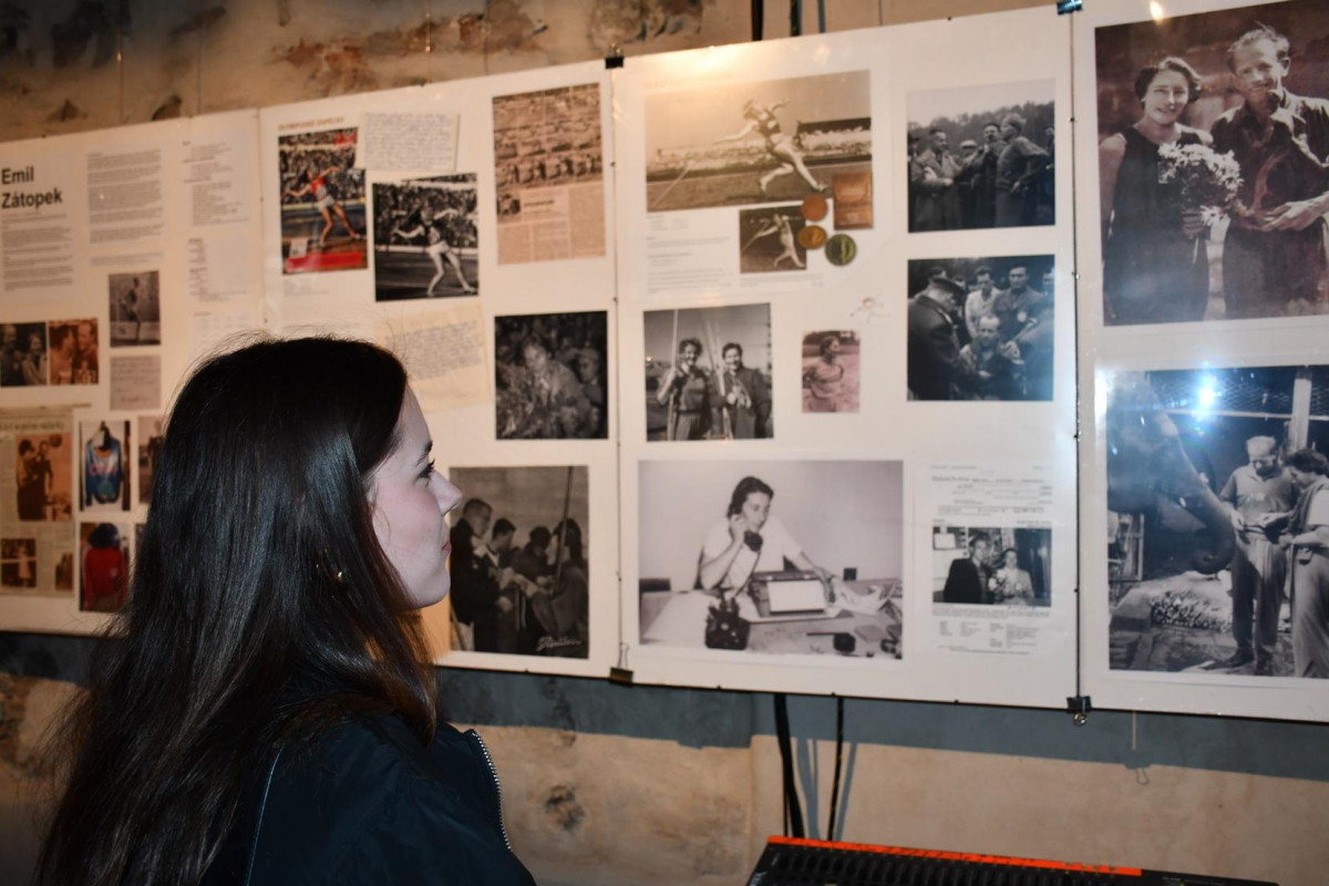 Hurá na výstavu o sportovních legendách, kterými byli Dana a Emil Zátopkovi Hurá na výstavu o sportovních legendách, kterými byli Dana a Emil Zátopkovi