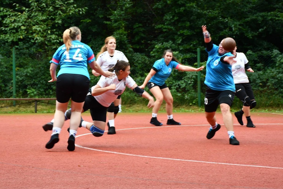 Jednačtyřicet branek v Modřanské rokli v národní házené žen. Modřany - Dobruška 17:24