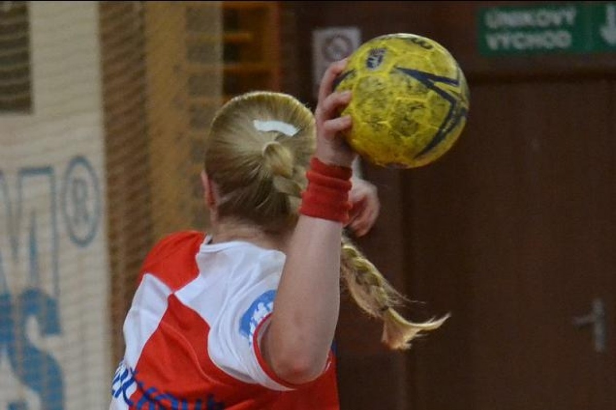 Kam 7. září 2025 za sportem? Hurá na fotbal, lední hokej, házenou, softbal, dostihy