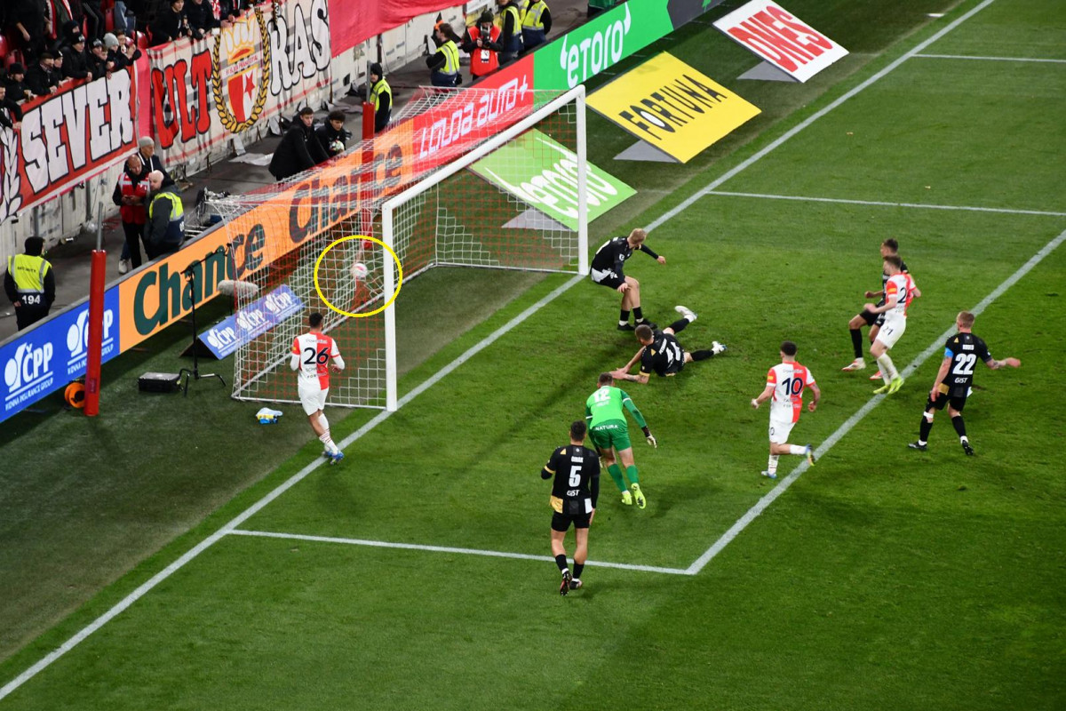 Jak je důležité míti Vasila tedy střelce obou branek Slavie Kušeje při vítězném duelu nad Hradcem Králové 2:1 Jak je důležité míti Vasila tedy střelce obou branek Slavie Kušeje při vítězném duelu nad Hradcem Králové 2:1
