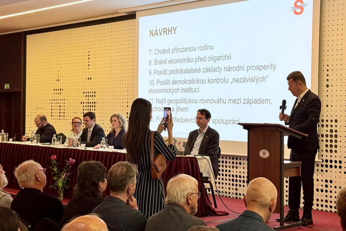 Změna režimu? Debatovali Okamura, Macinka i Sterzik alias Vidlák