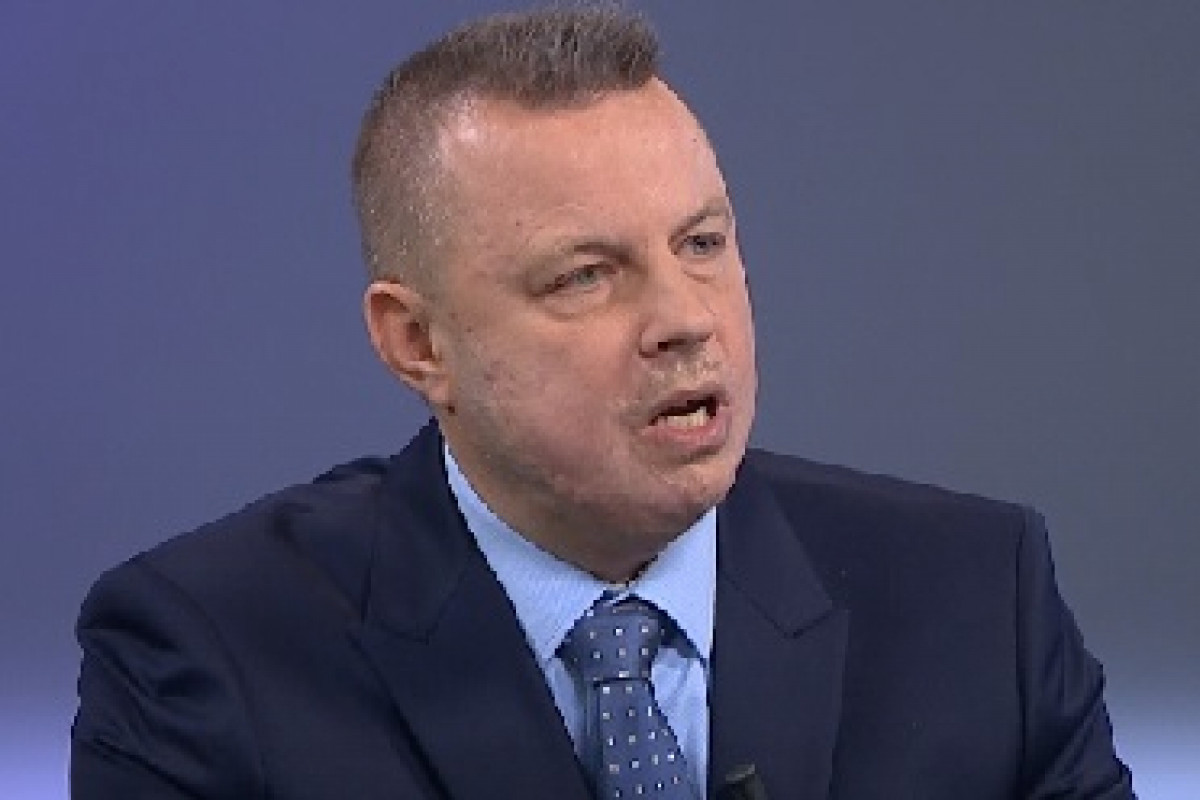 Poslušný europudlík Stanjura a obranný fond EU. Rajchl zostra
